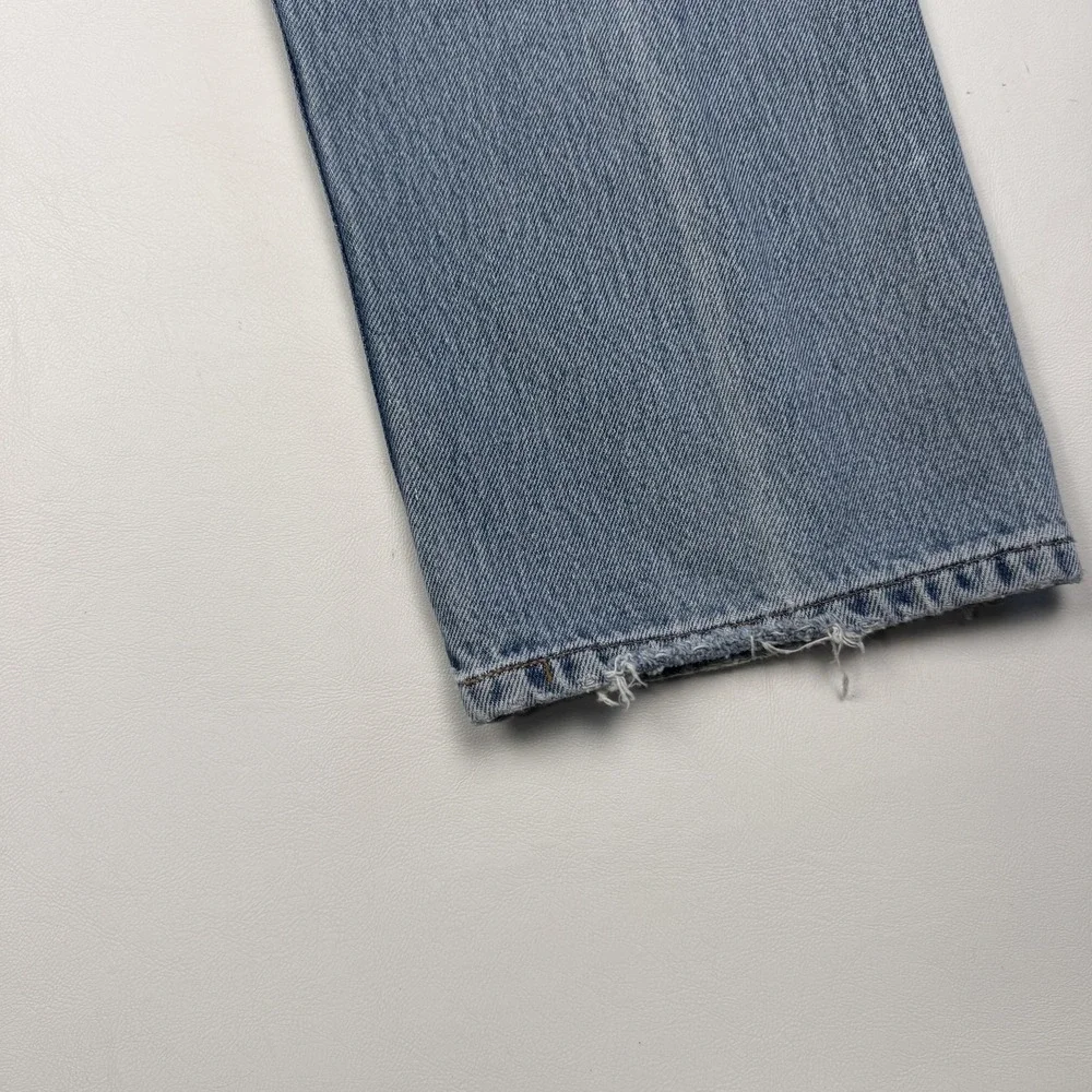 Vintage Levis 501 Y2K Jeans Mens 33x32 Light Wash Blue Button Fly Denim 90s
